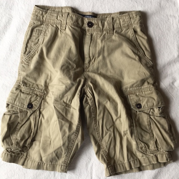 30 “ waist! American Eagle Outfitters Classic cargo shorts!